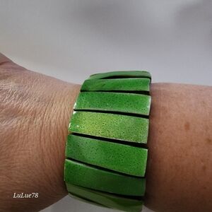 Green Chunky Wooden Stretch Bracelet